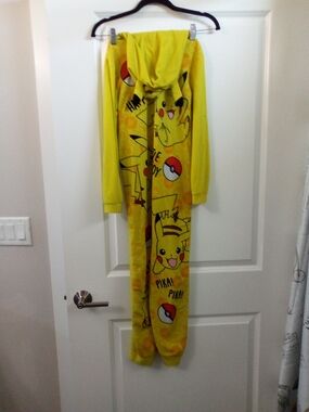 Pokemon Yellow Pikachu Kids Pajama Onesie Size 10-12